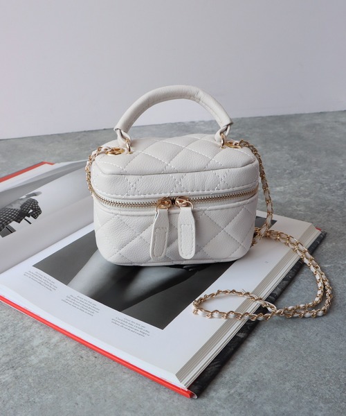 BLUEEAST（ブルーイースト）の「チェーンショルダー キルティングバニティーバック（ショルダーバッグ・レディース・ホワイト/ブラック/ピンク・FREE）」の16枚目の写真