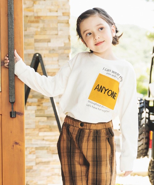 BRANSHES(ブランシェス)の「ビッグポケット付き長袖Tシャツ(Tシャツ/カットソー・キッズ・チャコールグレー/ネイビー/アイボリー・100/110/120/90/140/150/130)」の1枚目の写真