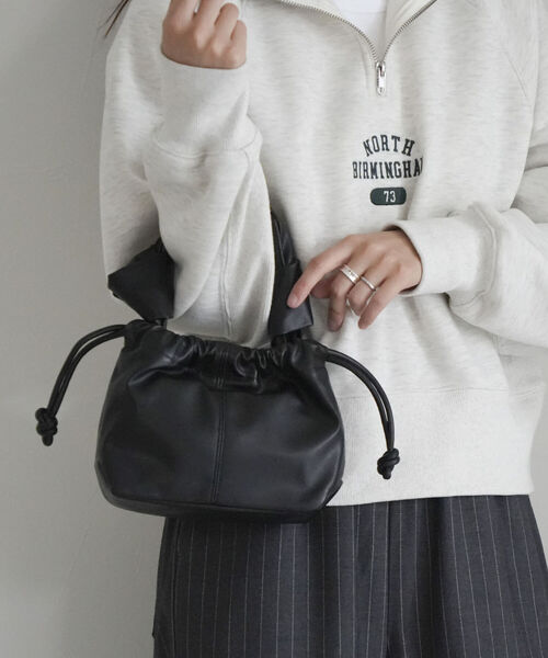 fredy emue(フレディエミュ)の「ノットハンドルミニトートバッグ(トートバッグ・レディース・ベージュ/ダークグリーン/ブラック・FREE)」の2枚目の写真