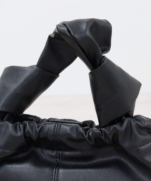 fredy emue(フレディエミュ)の「ノットハンドルミニトートバッグ(トートバッグ・レディース・ベージュ/ダークグリーン/ブラック・FREE)」の4枚目の写真