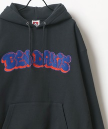 BEN DAVIS（ベンデイビス）の「BEN DAVIS/ベンデイビス ビッグシルエット ヘビーウェイト 裏起毛 バブルロゴ ワッペン刺繍 スウェット パーカー（パーカー・メンズ）」