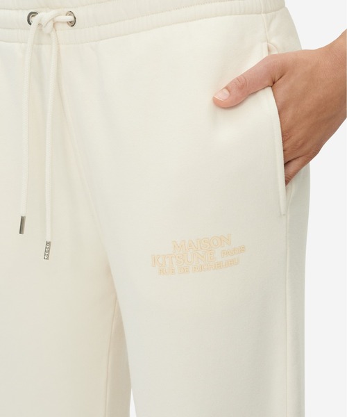 Maison Kitsune（メゾンキツネ）の「RUE RICHELIEU DRAWSTING REGULAR JOG PANTS（スウェットパンツ・レディース・ブラック/キナリ・S/M/L）」の11枚目の写真
