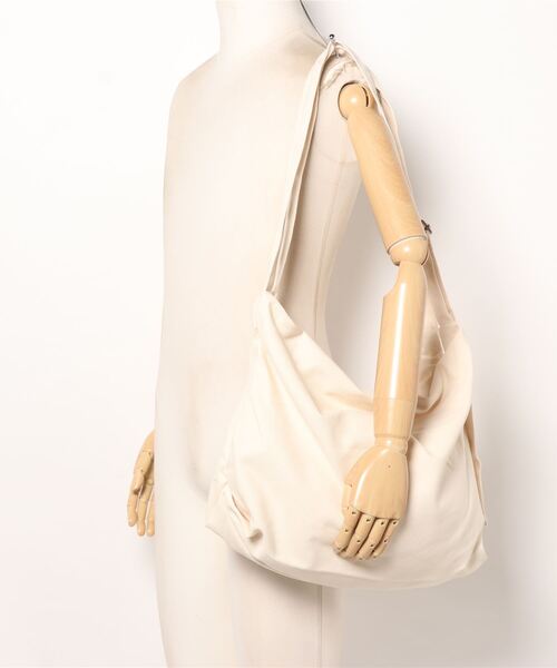 Revo.（レボ）の「キャンバス クロス ショルダーバッグ（ショルダーバッグ・レディース・アイボリー/ブラック/カーキ/オレンジ・FREE）」の9枚目の写真