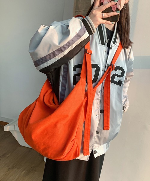 Revo.（レボ）の「キャンバス クロス ショルダーバッグ（ショルダーバッグ・レディース・アイボリー/ブラック/カーキ/オレンジ・FREE）」の17枚目の写真