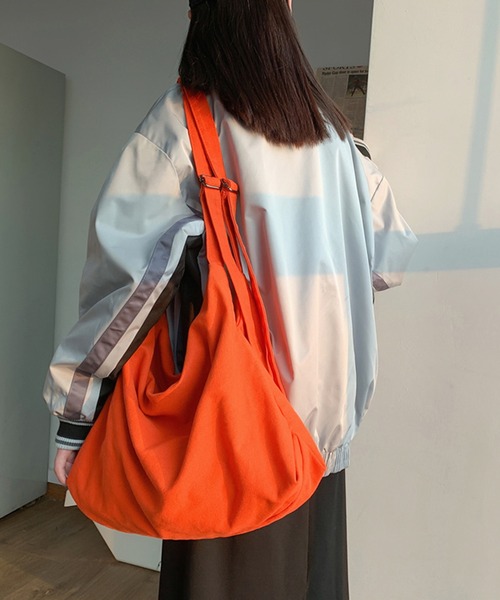 Revo.（レボ）の「キャンバス クロス ショルダーバッグ（ショルダーバッグ・レディース・アイボリー/ブラック/カーキ/オレンジ・FREE）」の15枚目の写真