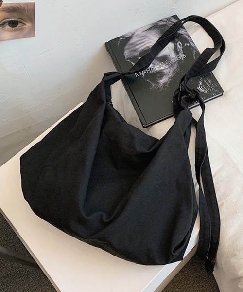 Revo.（レボ）の「キャンバス クロス ショルダーバッグ（ショルダーバッグ・レディース・アイボリー/ブラック/カーキ/オレンジ・FREE）」の6枚目の写真