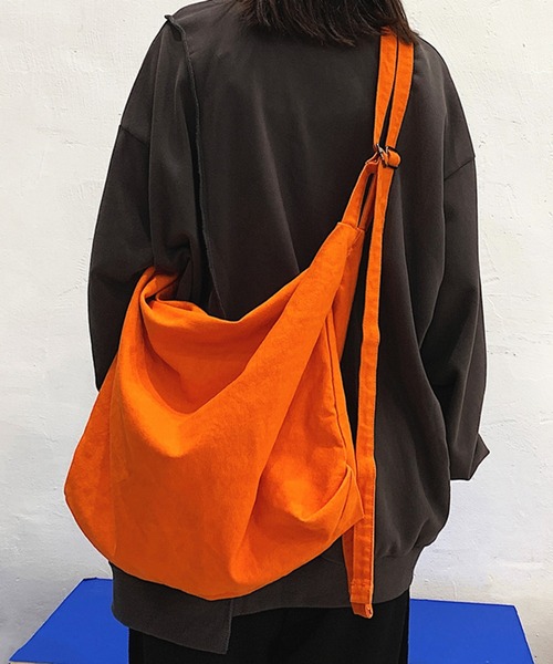 Revo.（レボ）の「キャンバス クロス ショルダーバッグ（ショルダーバッグ・レディース・アイボリー/ブラック/カーキ/オレンジ・FREE）」の7枚目の写真