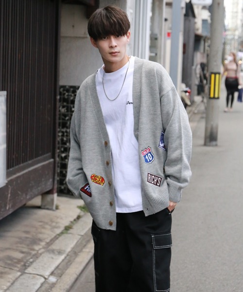 SPINNS(スピンズ)の「【ゆったりシルエット】ワッペンニットカーディガン(カーディガン/ボレロ・メンズ・ブラック/グレー/サックスブルー/イエロー・ONESIZE)」の6枚目の写真