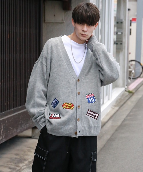 SPINNS(スピンズ)の「【ゆったりシルエット】ワッペンニットカーディガン(カーディガン/ボレロ・メンズ・ブラック/グレー/サックスブルー/イエロー・ONESIZE)」の17枚目の写真