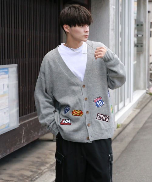 SPINNS(スピンズ)の「【ゆったりシルエット】ワッペンニットカーディガン(カーディガン/ボレロ・メンズ・ブラック/グレー/サックスブルー/イエロー・ONESIZE)」の12枚目の写真