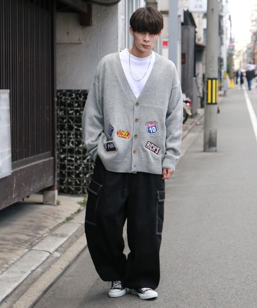 SPINNS(スピンズ)の「【ゆったりシルエット】ワッペンニットカーディガン(カーディガン/ボレロ・メンズ・ブラック/グレー/サックスブルー/イエロー・ONESIZE)」の7枚目の写真