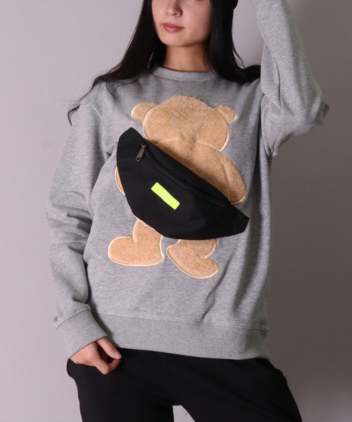 LUXE/R(ラグジュ)の「(RM)【ユニセックス】【LUXE/R】バッグ付き ボア & くまさん ワッペン スウェット プルオーバー(スウェット・メンズ・ホワイト/ブラック/グレー・MEDIUM/LARGE)」の3枚目の写真