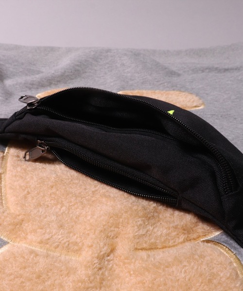 LUXE/R(ラグジュ)の「(RM)【ユニセックス】【LUXE/R】バッグ付き ボア & くまさん ワッペン スウェット プルオーバー(スウェット・メンズ・ホワイト/ブラック/グレー・MEDIUM/LARGE)」の11枚目の写真