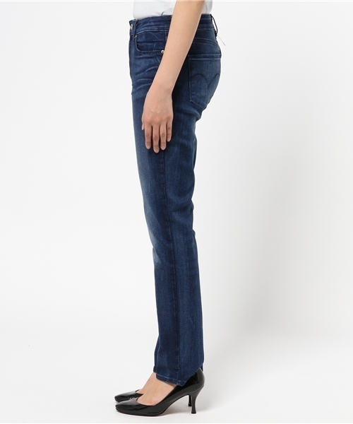Levi's(リーバイス)の「Curve ID Classic Fit-スリム/ダークカラー/デミカーブ(デニムパンツ・レディース・ダークインディゴブルー・27inch/26inch/23inch/24inch/25inch/28inch)」の11枚目の写真