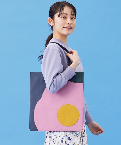 ANEVER(アンエバー)の「【A PIECE OF FLOWER】トートバッグ(トートバッグ・レディース・ネイビー系/ブラック系1/ブラック系・F)」の4枚目の写真