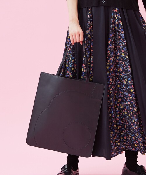 ANEVER(アンエバー)の「【A PIECE OF FLOWER】トートバッグ(トートバッグ・レディース・ネイビー系/ブラック系1/ブラック系・F)」の6枚目の写真