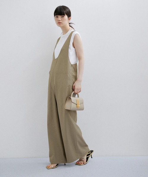 ADAM ET ROPE'(アダムエロペ)の「【サステナブル】ビックパッチポケットロンパース(サロペット/オーバーオール・レディース・ブラック/ベージュ・36/38)」の7枚目の写真