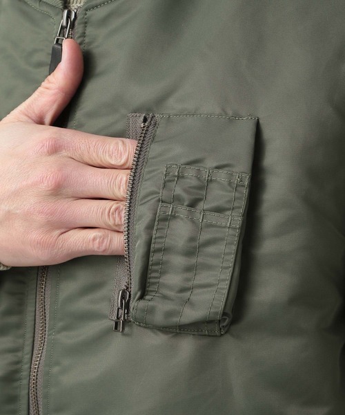 BAYFLOW（ベイフロー）の「MA-1中綿ベスト（ダウンベスト・メンズ・ライトオリーブ/ブラック・MEDIUM/LARGE）」の10枚目の写真