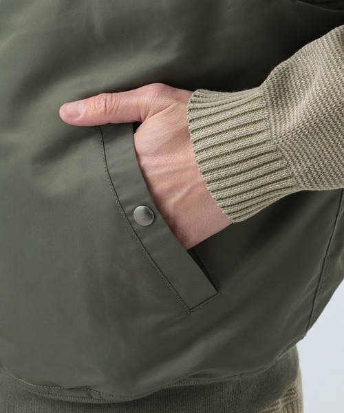 BAYFLOW（ベイフロー）の「MA-1中綿ベスト（ダウンベスト・メンズ・ライトオリーブ/ブラック・MEDIUM/LARGE）」の11枚目の写真