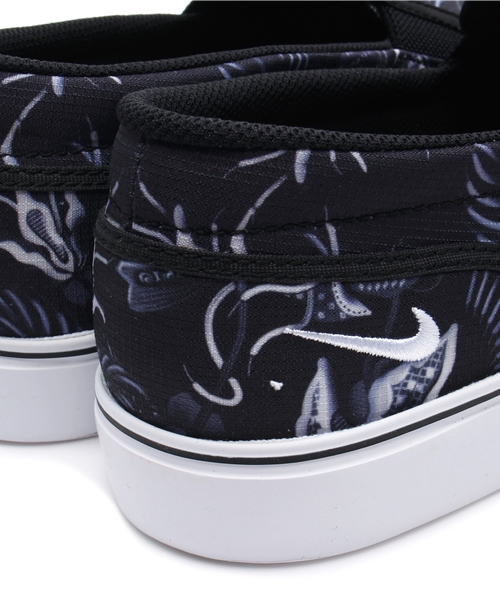 NIKE SPORTSWEAR(ナイキスポーツウェアー)の「ユニセックス ナイキ トキ スリッポン プリント NIKE TOKI SLIP TXT PRINT 724761(スニーカー・レディース・ブラック/マルチ/オレンジ・26.5cm/28cm/24cm/27cm/24.5cm/27.5cm/28.5cm)」の10枚目の写真