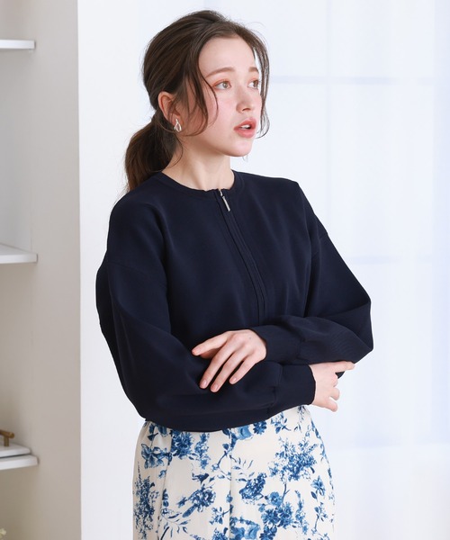 ASTORIA ODIER(アストリアオディール)の「スポンディッシュ総針ニットブルゾン(ブルゾン・レディース・ピンクベージュ/ネイビー/ホワイト/ラベンダー・SMALL/MEDIUM)」の3枚目の写真