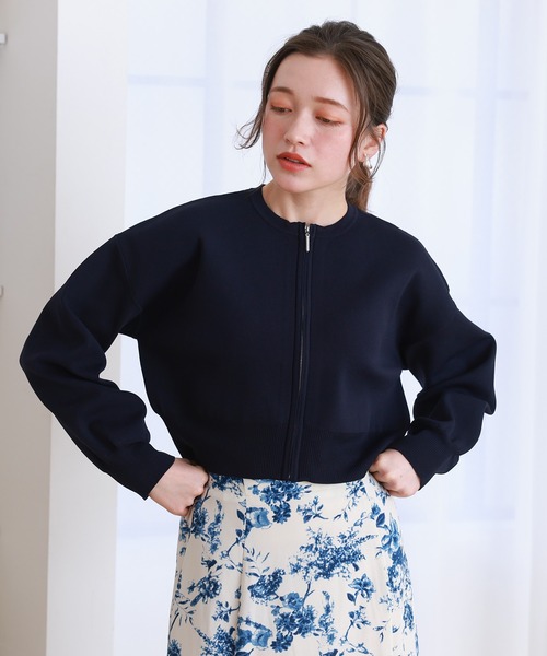 ASTORIA ODIER(アストリアオディール)の「スポンディッシュ総針ニットブルゾン(ブルゾン・レディース・ピンクベージュ/ネイビー/ホワイト/ラベンダー・SMALL/MEDIUM)」の11枚目の写真