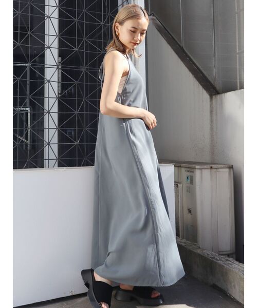 EMODA（エモダ）の「デザインストラップワンピース（ワンピース・レディース・ブラック/その他/ブルー・FREE）」の4枚目の写真