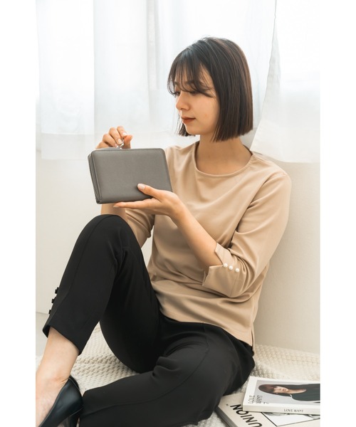 DEVICE（デバイス）の「【本革でたくさん入る】ラウンドファスナー レザー通帳ケース（パスポートケース・レディース・グレー/グレイッシュベージュ/ブラウン系その他/ブルー系その他・FREE）」の16枚目の写真