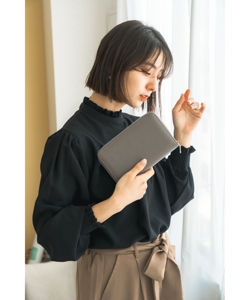 DEVICE（デバイス）の「【本革でたくさん入る】ラウンドファスナー レザー通帳ケース（パスポートケース・レディース・グレー/グレイッシュベージュ/ブラウン系その他/ブルー系その他・FREE）」の18枚目の写真