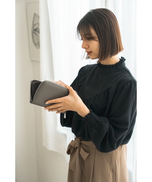 DEVICE（デバイス）の「【本革でたくさん入る】ラウンドファスナー レザー通帳ケース（パスポートケース・レディース・グレー/グレイッシュベージュ/ブラウン系その他/ブルー系その他・FREE）」の20枚目の写真