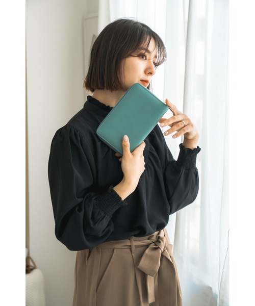 DEVICE（デバイス）の「【本革でたくさん入る】ラウンドファスナー レザー通帳ケース（パスポートケース・レディース・グレー/グレイッシュベージュ/ブラウン系その他/ブルー系その他・FREE）」の22枚目の写真