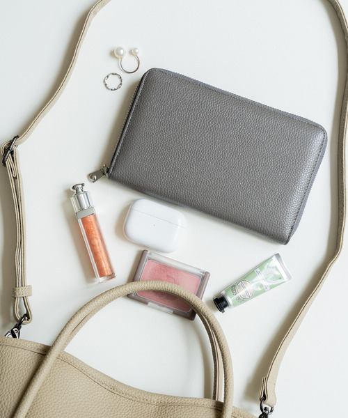 DEVICE（デバイス）の「【本革でたくさん入る】ラウンドファスナー レザー通帳ケース（パスポートケース・レディース・グレー/グレイッシュベージュ/ブラウン系その他/ブルー系その他・FREE）」の6枚目の写真