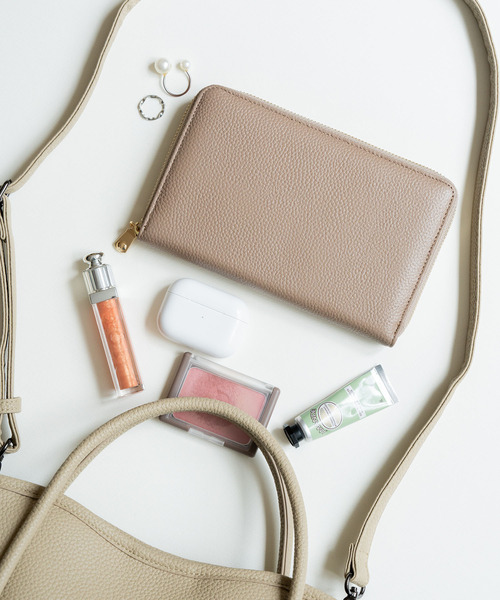 DEVICE（デバイス）の「【本革でたくさん入る】ラウンドファスナー レザー通帳ケース（パスポートケース・レディース・グレー/グレイッシュベージュ/ブラウン系その他/ブルー系その他・FREE）」の5枚目の写真