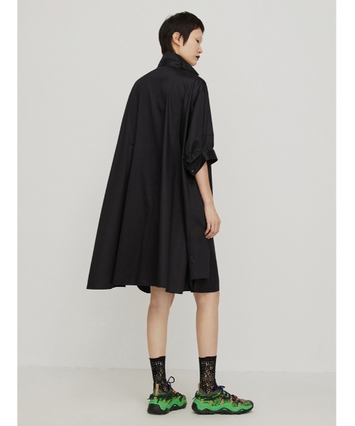JNBY（ジェーエヌビーワイ）の「Minimalist Stretch-cotton Shirt Dress（シャツワンピース・レディース・ブラック/ホワイト/グリーン・36/34/38）」の14枚目の写真