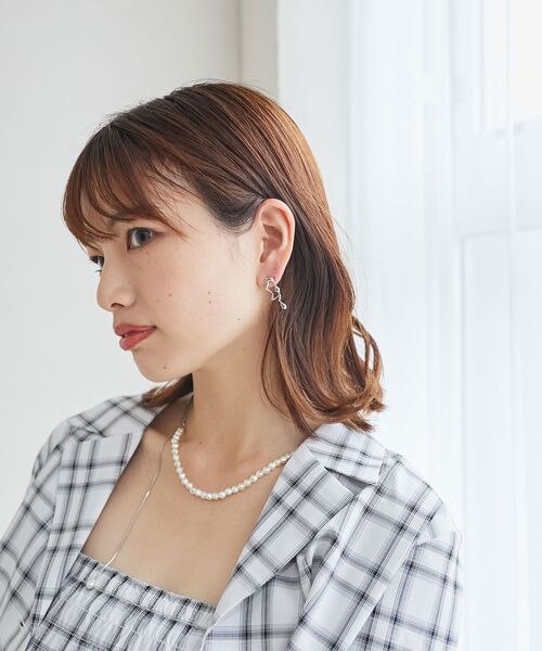 MAJESTIC LEGON（マジェスティックレゴン）の「アンニュイポイントピアス（ピアス（両耳用）・レディース・シルバー/B/A・FREE）」の8枚目の写真