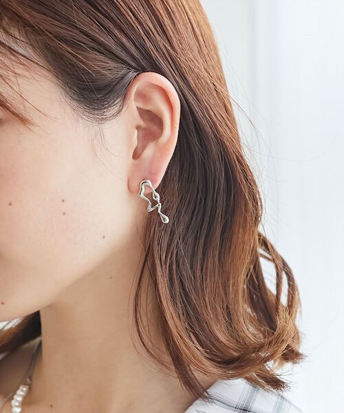 MAJESTIC LEGON（マジェスティックレゴン）の「アンニュイポイントピアス（ピアス（両耳用）・レディース・シルバー/B/A・FREE）」の9枚目の写真