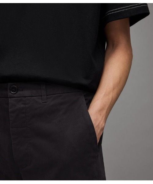 ALLSAINTS（オールセインツ）の「WALDE SKINNY CHINO TROUSERS | WALDE スキニー チノ トラウザー（チノパンツ・メンズ・ブラック系その他・32/30/31/28）」の4枚目の写真