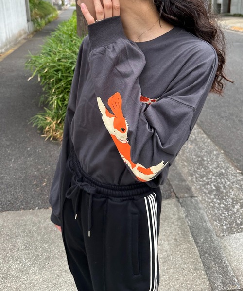 AS KNOW AS plus(アズノゥアズプラス)の「☆袖にもわんこ刺繍ロンT(Tシャツ/カットソー・レディース・オフホワイト/オートミール/スミクロ・FREE)」の3枚目の写真