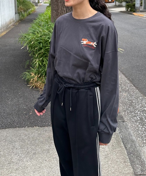 AS KNOW AS plus(アズノゥアズプラス)の「☆袖にもわんこ刺繍ロンT(Tシャツ/カットソー・レディース・オフホワイト/オートミール/スミクロ・FREE)」の18枚目の写真