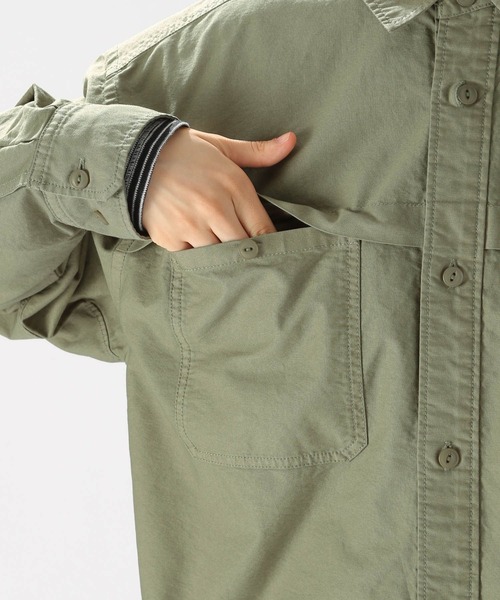 niko and...（ニコアンド）の「製品染めオックスシャツ（シャツ/ブラウス・レディース・オフホワイト/オレンジ/カーキ・MEDIUM/LARGE）」の13枚目の写真