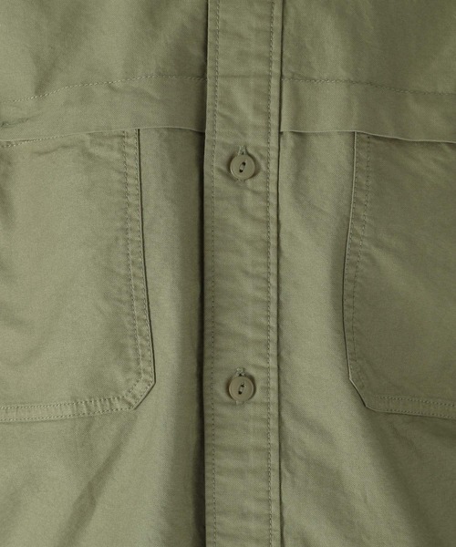 製品染めシャツ　カーキ　新品未使用タグ付き niko and（ニコアンド）の「製品染めオックスシャツ（シャツ