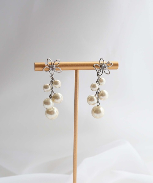 Dorry Doll(ドリードール)の「フラワーモチーフパールピアス(ピアス(両耳用)・レディース・ゴールド/シルバー・FREE)」の3枚目の写真