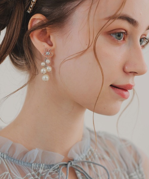 Dorry Doll(ドリードール)の「フラワーモチーフパールピアス(ピアス(両耳用)・レディース・ゴールド/シルバー・FREE)」の8枚目の写真