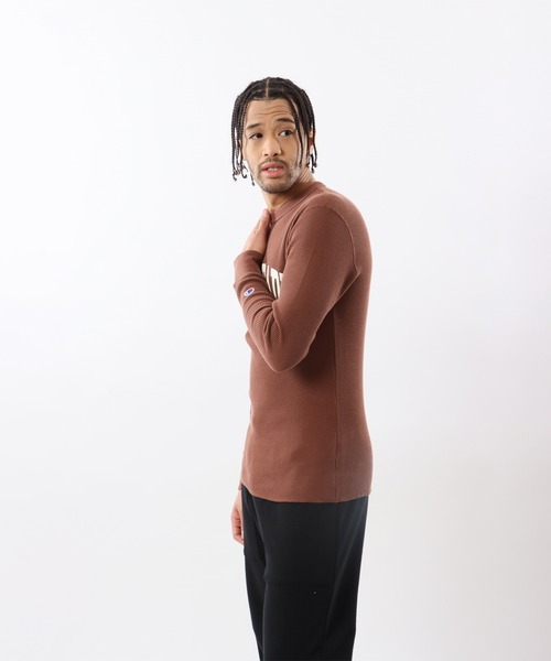 Champion(チャンピオン)の「【Champion/チャンピオン】メンズ ベーシック ロングスリーブTシャツ(Tシャツ/カットソー・メンズ・ネイビー/ブラック系その他2/ホワイト×ネイビー/モカ/グレー/ホワイト系その他7/オリーブ/ブラック系その他・LARGE/MEDIUM/X-LARGE/SMALL)」の20枚目の写真