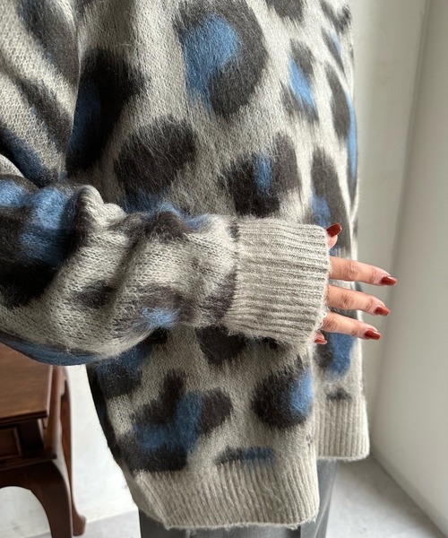 DouDou（ドゥドゥ）の「【WEB限定】 レオパードシャギークルネック（ニット/セーター・レディース・ベージュ/グレー・FREE）」の6枚目の写真