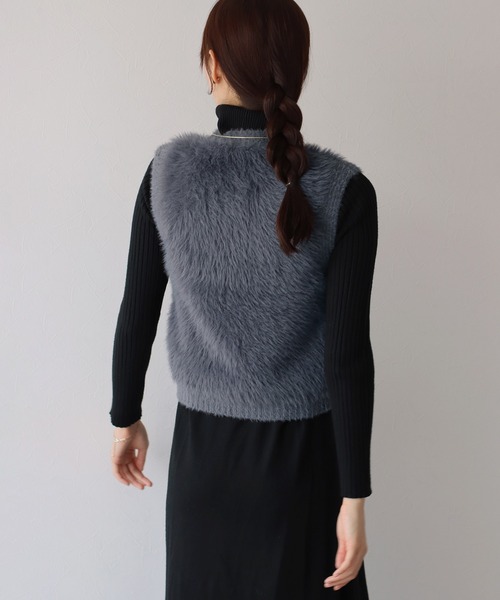 BLUEEAST（ブルーイースト）の「【ロングシーズン活躍】シャギーニットベスト（ベスト・レディース・アイボリー/ブラウン/チャコールグレー/ベージュ/ブラック・MEDIUM）」の12枚目の写真