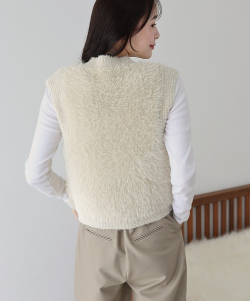 BLUEEAST（ブルーイースト）の「【ロングシーズン活躍】シャギーニットベスト（ベスト・レディース・アイボリー/ブラウン/チャコールグレー/ベージュ/ブラック・MEDIUM）」の19枚目の写真