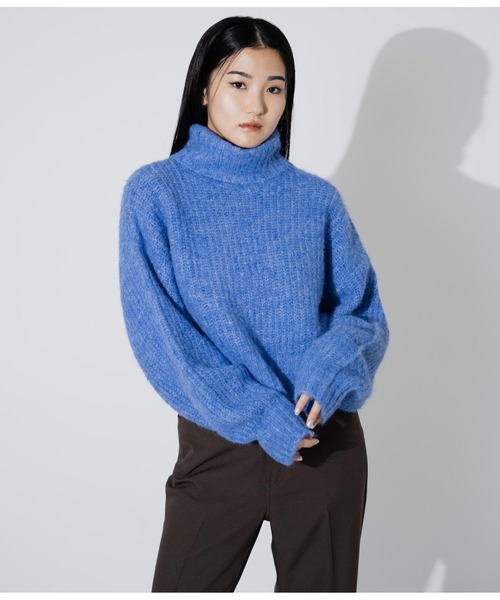 ANLIBERTY ANAP(アンリバティアナップ)の「クロップドタートルニット(ニット/セーター・レディース・ライトグレー/ブルー・FREE)」の4枚目の写真