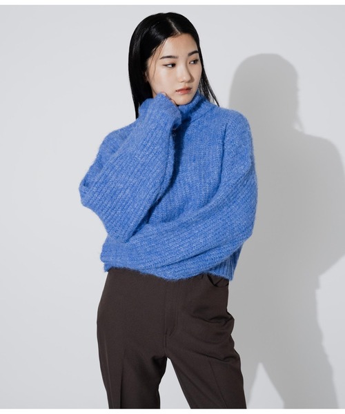ANLIBERTY ANAP(アンリバティアナップ)の「クロップドタートルニット(ニット/セーター・レディース・ライトグレー/ブルー・FREE)」の5枚目の写真