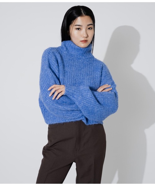 ANLIBERTY ANAP(アンリバティアナップ)の「クロップドタートルニット(ニット/セーター・レディース・ライトグレー/ブルー・FREE)」の6枚目の写真